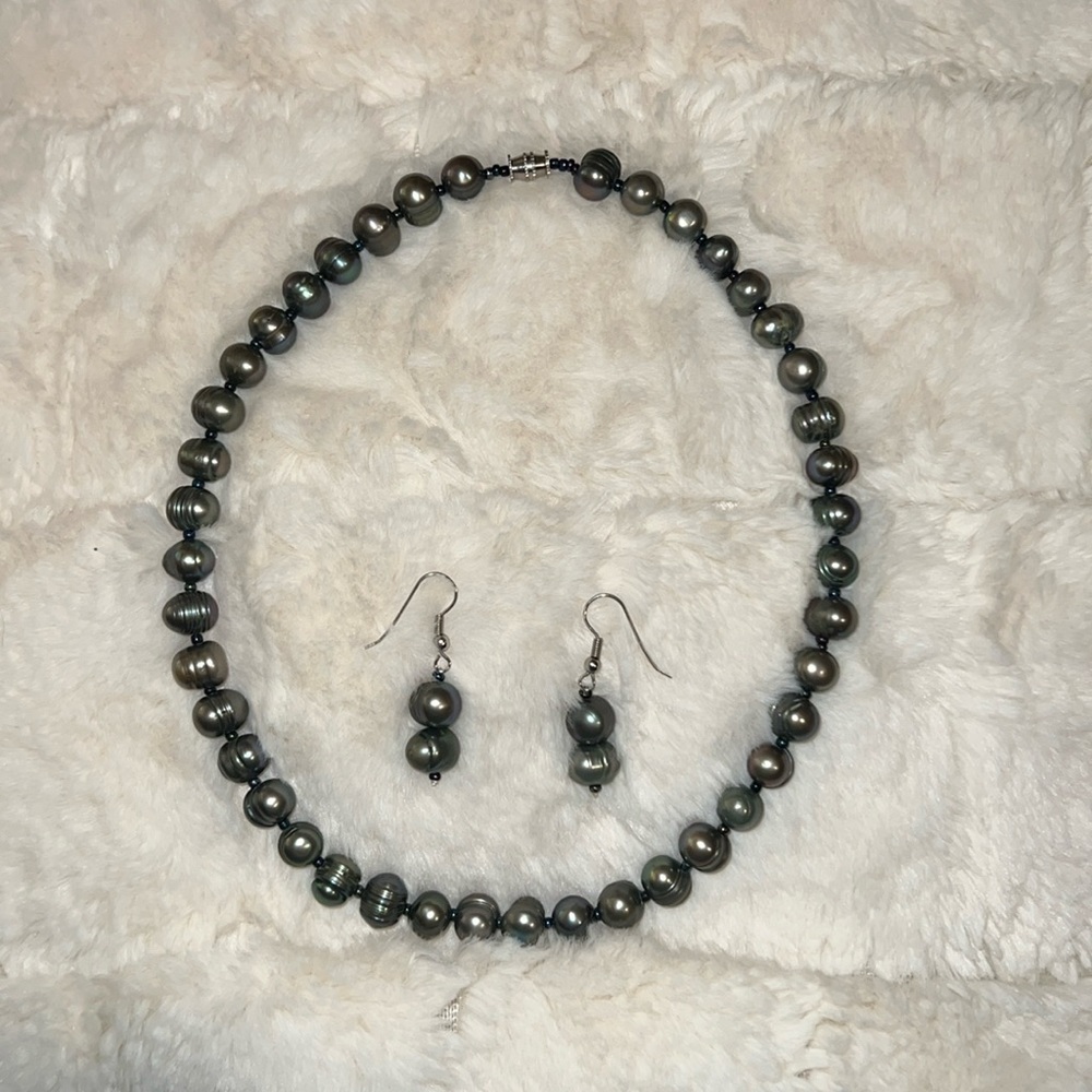 Handmade Tahitian fresh water pearl necklace and earrings.